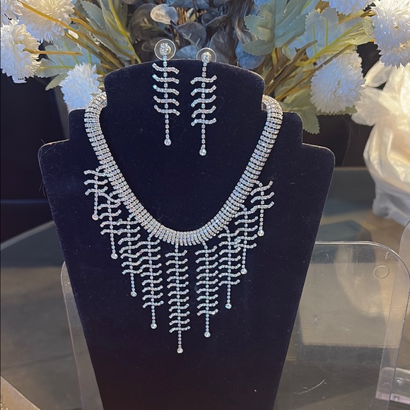 Silver Cascading Fringe Necklace - Picture 1 of 1